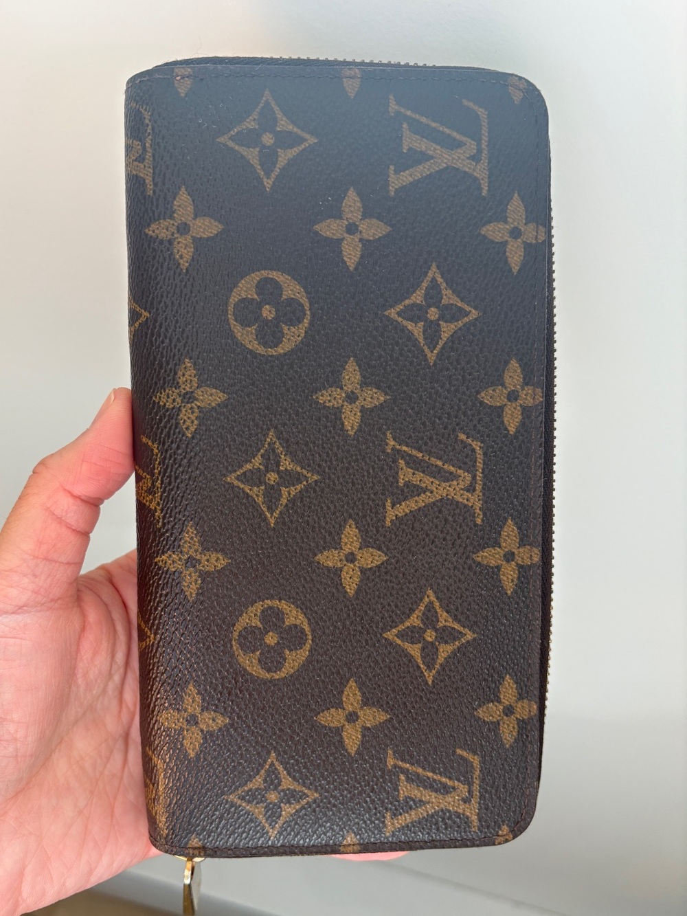 Authentic Louis Vuitton Monogram Canvas Zippy Wallet